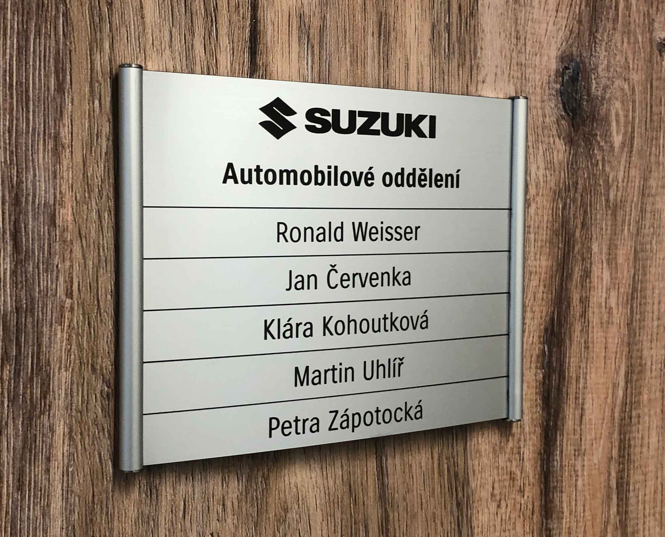 Plato dveřní tabulka Suzuki