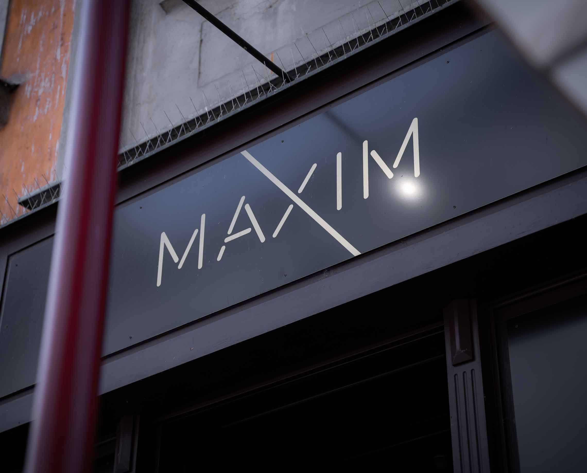 oznaceni-restaurace-Cafe-Maxim